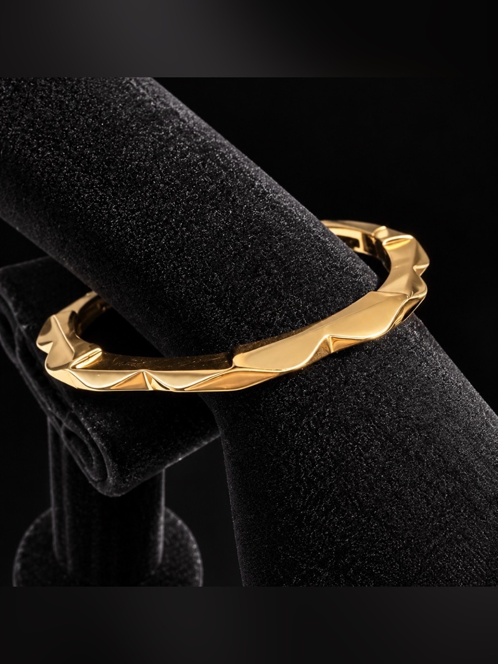Elegant Gold Textured Bangle Bracelet